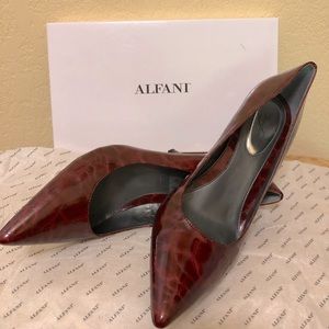 Like new Alfani burgundy/maroon pumps sz 9